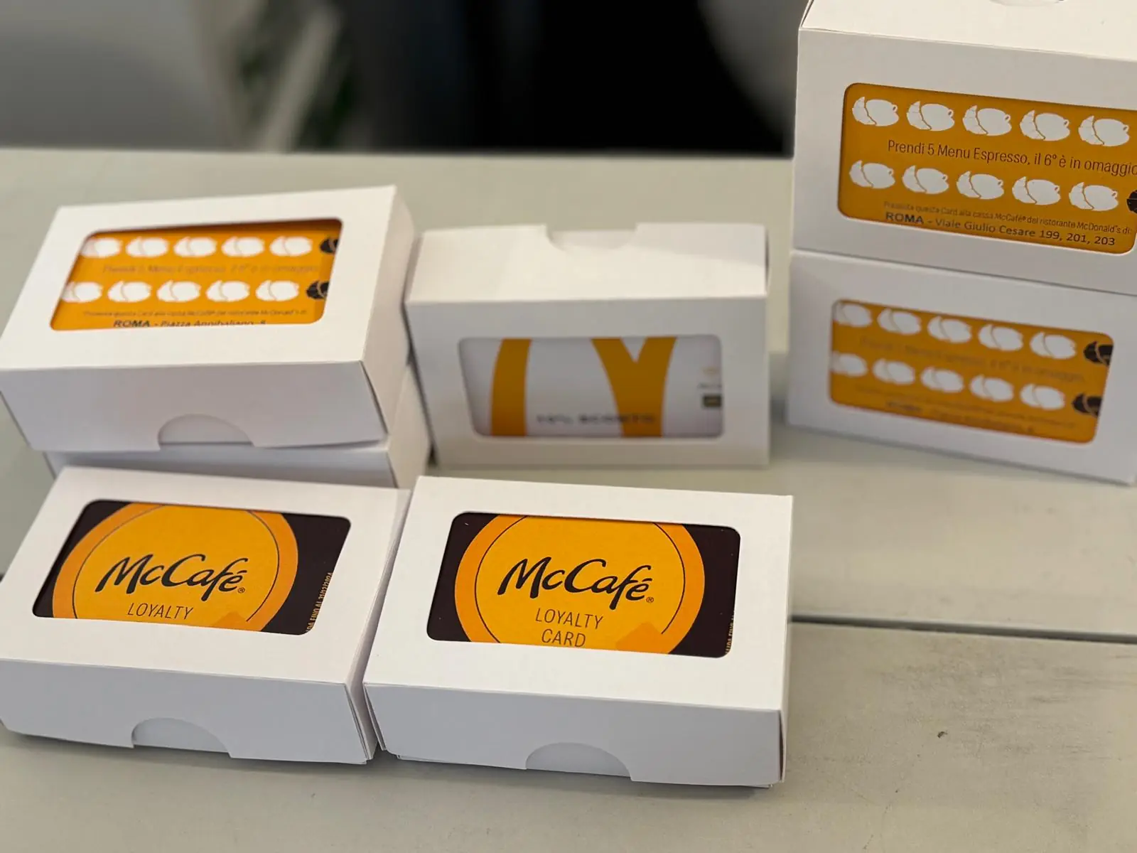 Card fedelta in formato tessera stampate da GUUG per McCafe su carta plastificata