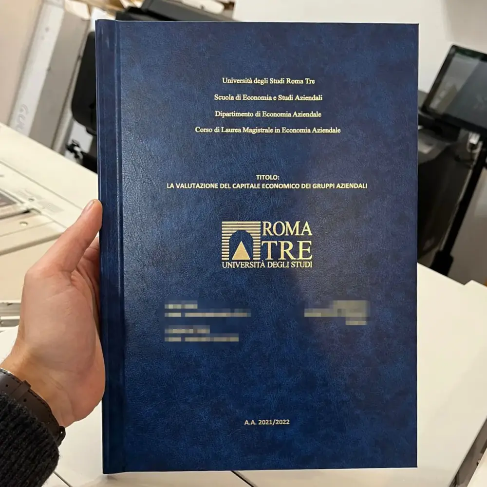 Tesi rigida Roma Tre stampata e rilegata da GUUG: copertina blu scuro con stampa a foil oro, Economia Aziendale 2022